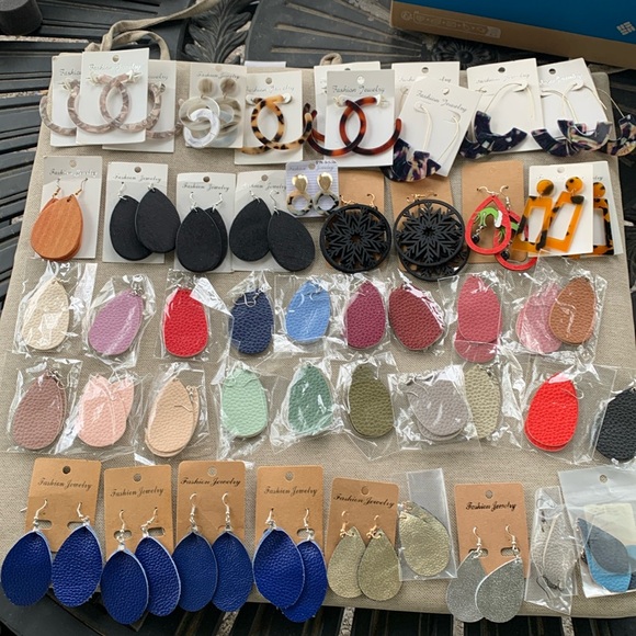 Dangle earrings resale $$$ 41 pairs - Picture 1 of 1